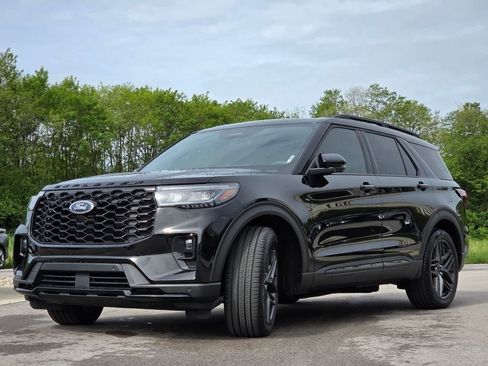 Used 2025 Ford Explorer ST AWD/4WD image 26