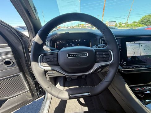 Used 2023 Jeep Wagoneer Series II w/ Convenience Group I AWD/4WD image 16