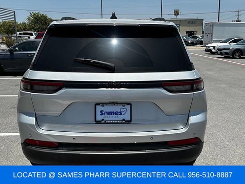 Used 2024 Jeep Grand Cherokee Altitude RWD image 8