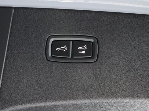Used 2025 Porsche Cayenne Turbo AWD/4WD image 28