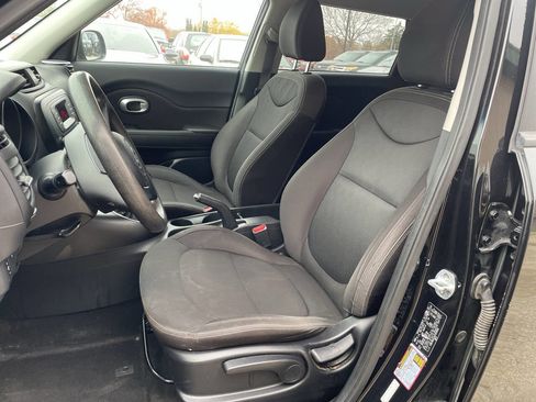 Used 2016 Kia Soul Base 4dr Crossover 6M image 10