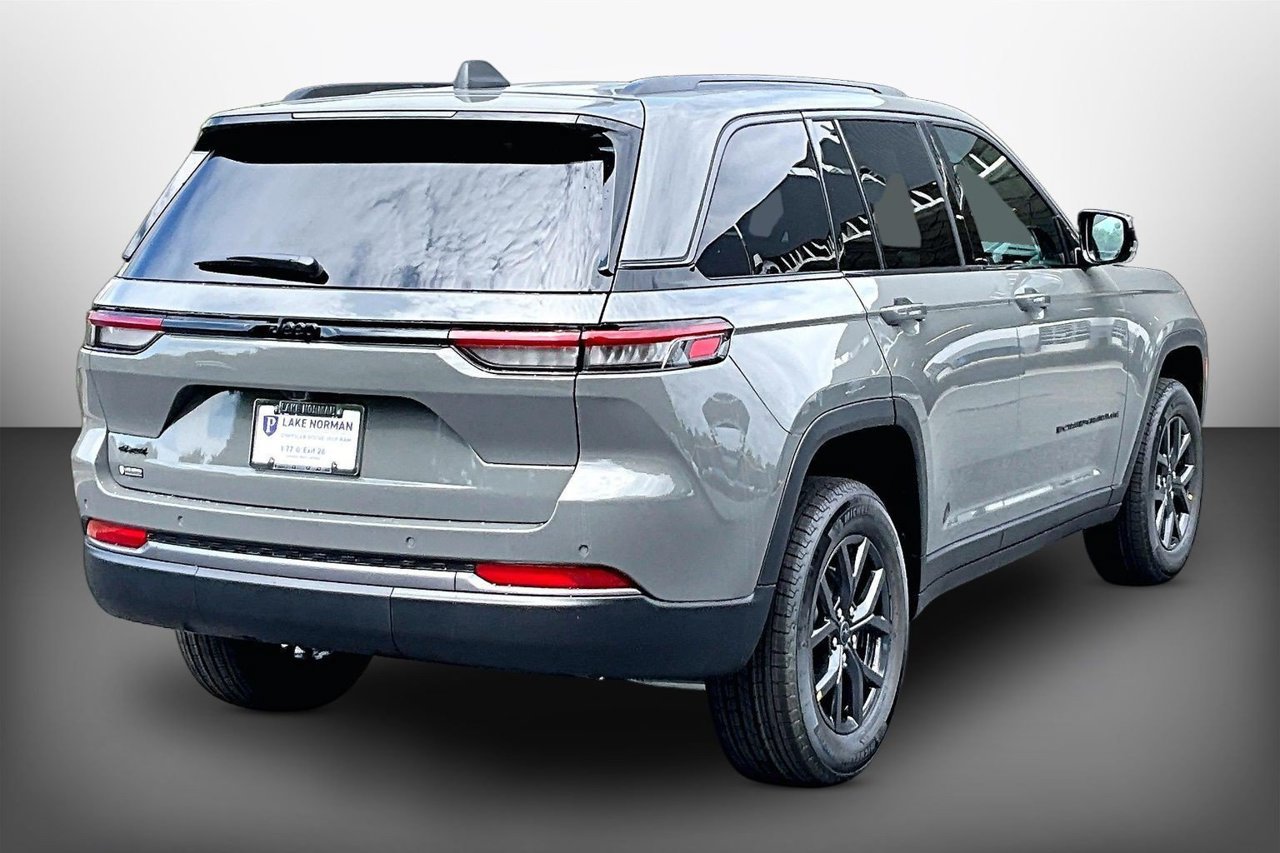 New 2027 Jeep Grand Cherokee Altitude AWD/4WD image 8