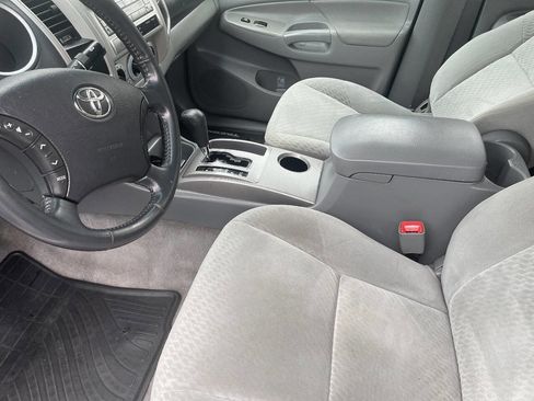 Used 2011 Toyota Tacoma PreRunner w/ SR5 Pkg #2 image 4