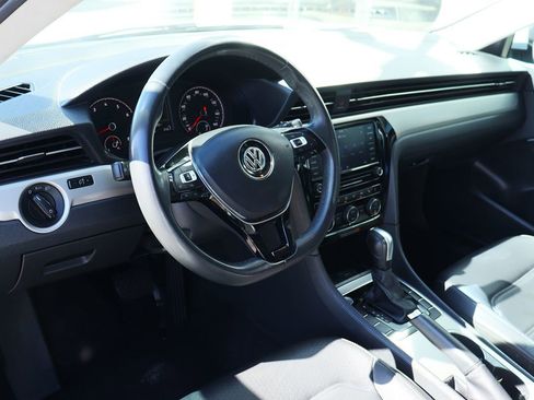 Used 2022 Volkswagen Passat 2.0T SE image 38