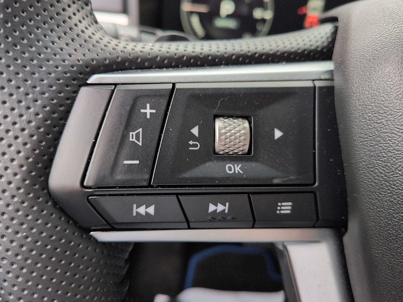 Used 2024 Mitsubishi Outlander SE AWD/4WD image 16