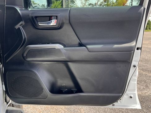 Used 2019 Toyota Tacoma TRD Sport RWD image 16