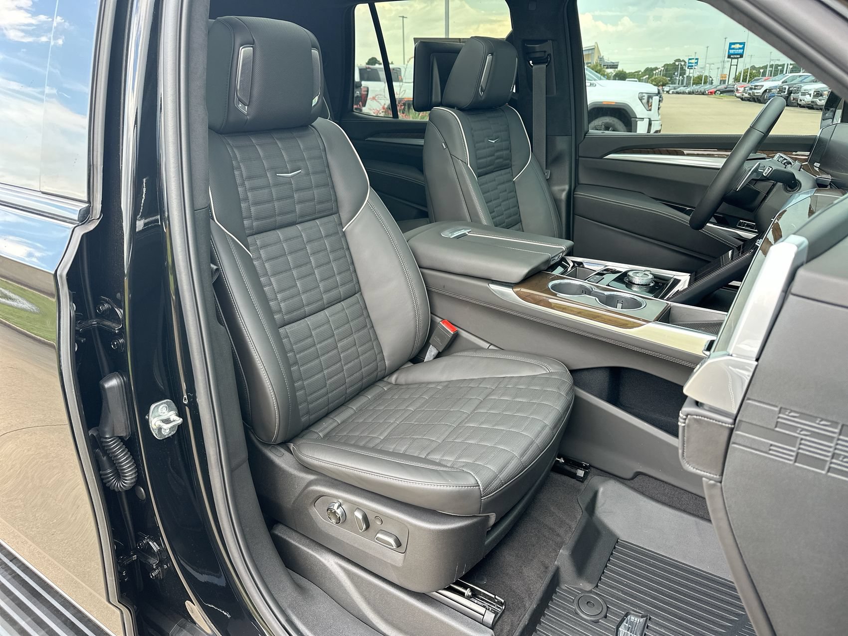Used 2026 Cadillac Escalade Platinum Sport AWD/4WD image 29