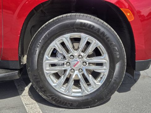 Used 2023 GMC Yukon SLT AWD/4WD image 11
