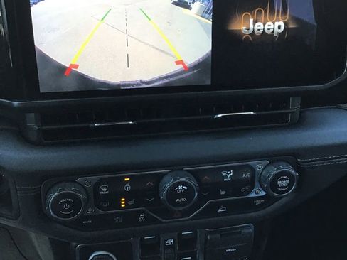 Used 2024 Jeep Wrangler Unlimited Sahara w/ Technology Group image 9