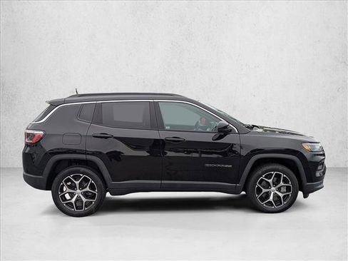 Certified 2024 Jeep Compass Limited AWD/4WD image 4