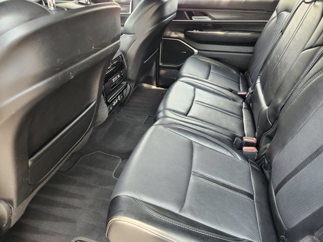 Certified 2024 Jeep Wagoneer Series II w/ Flexible Seating Group RWD image 28