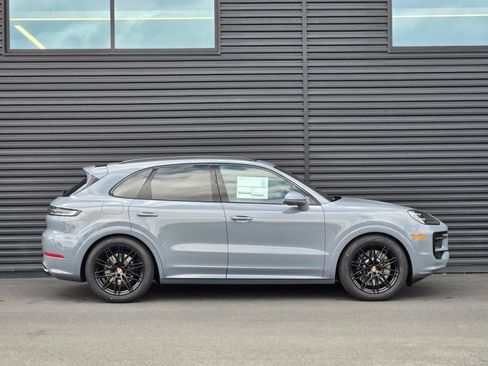 New 2026 Porsche Cayenne GTS AWD/4WD image 8