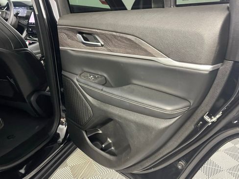 Used 2023 Jeep Grand Cherokee Limited w/ Black Appearance Package image 30