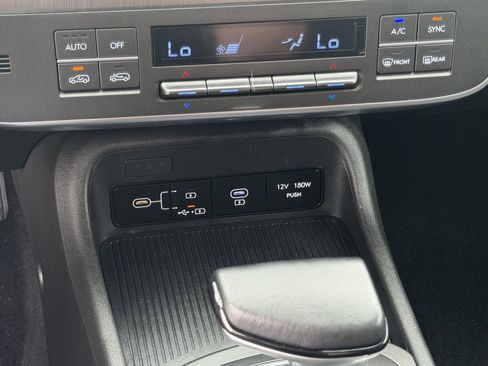 Used 2025 Hyundai Kona SEL FWD image 21