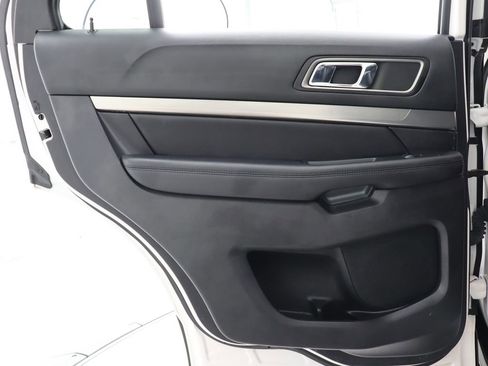 Used 2018 Ford Explorer XLT w/ Equipment Group 202A FWD image 40
