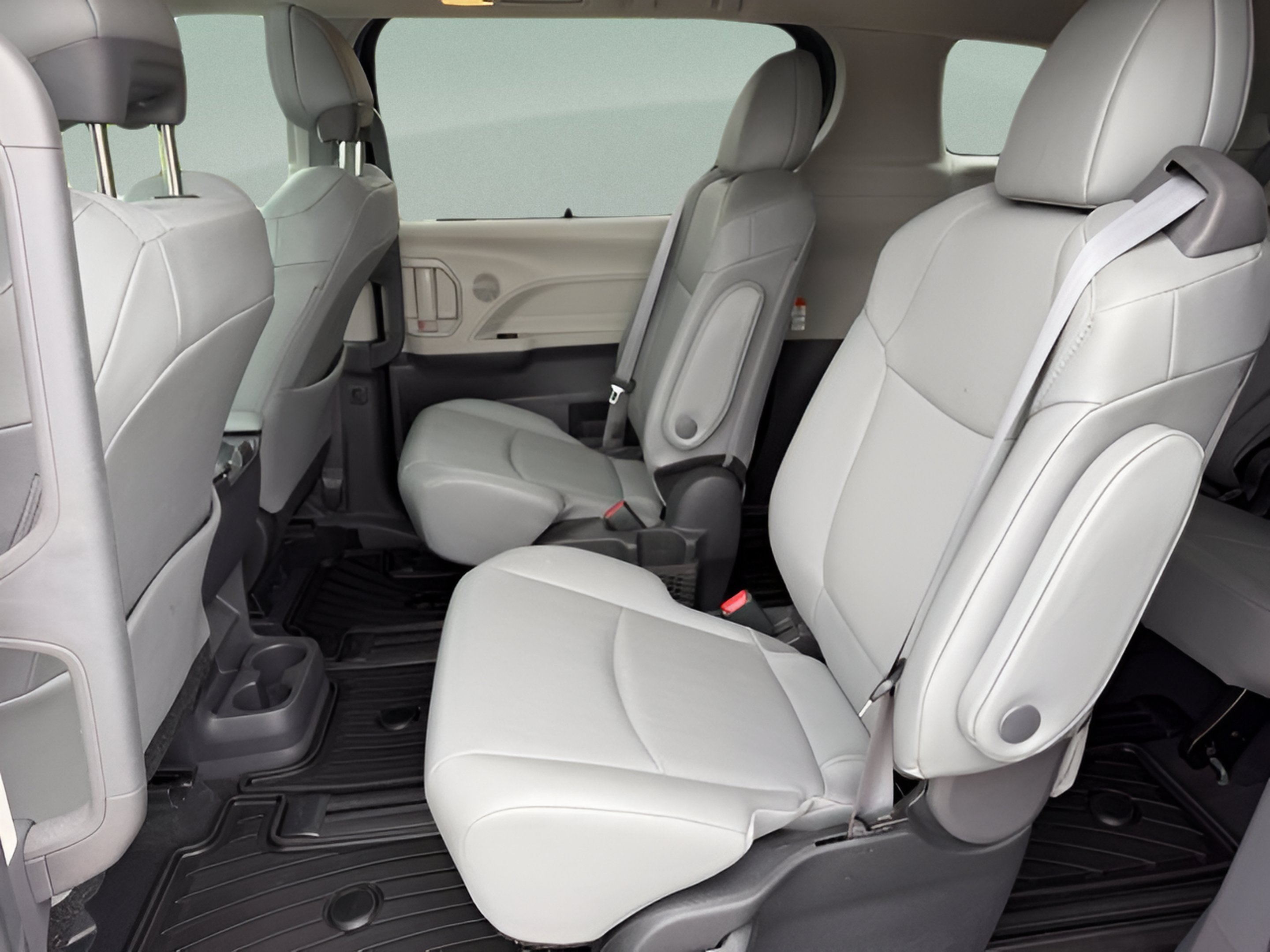 Used 2023 Toyota Sienna XLE AWD/4WD image 24