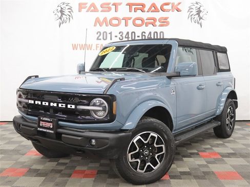 Used 2022 Ford Bronco Outer Banks image 1