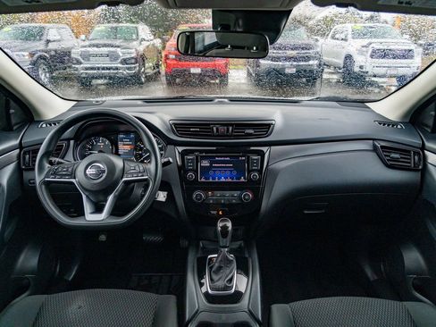 Used 2021 Nissan Rogue Sport S image 17