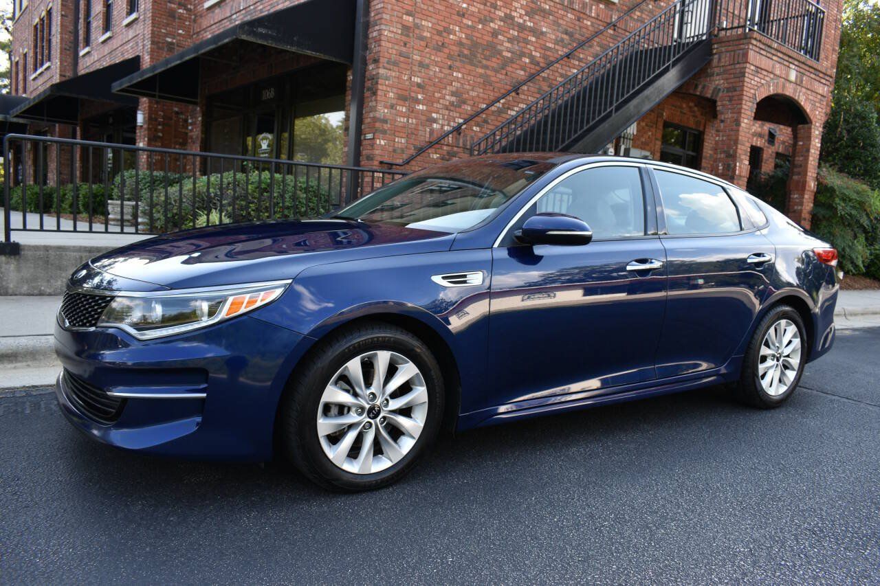 Used 2016 Kia Optima EX w/ Premium Package FWD image 2