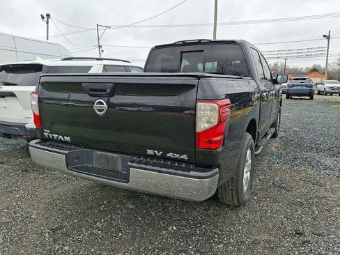 Used 2019 Nissan Titan SV image 8