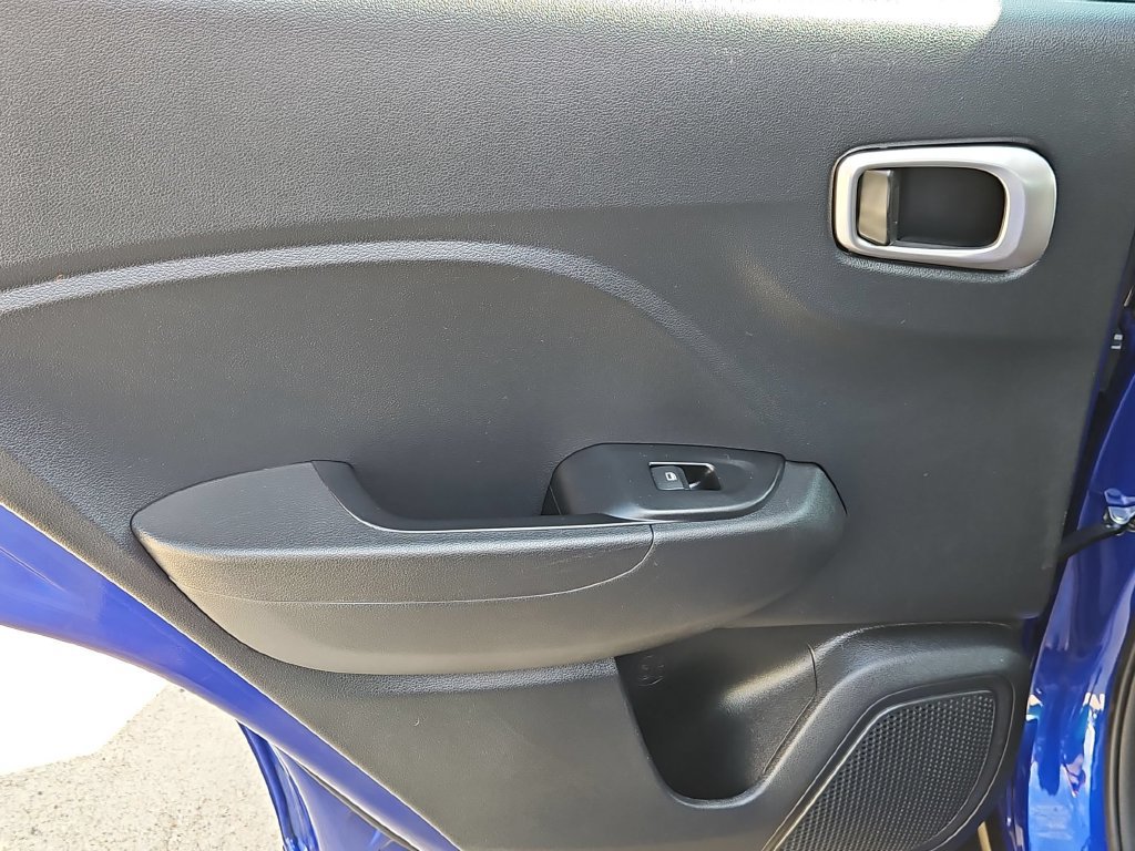 Used 2025 Hyundai Venue SEL FWD image 27