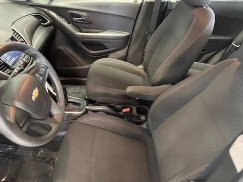 Used 2020 Chevrolet Trax LS FWD image 33