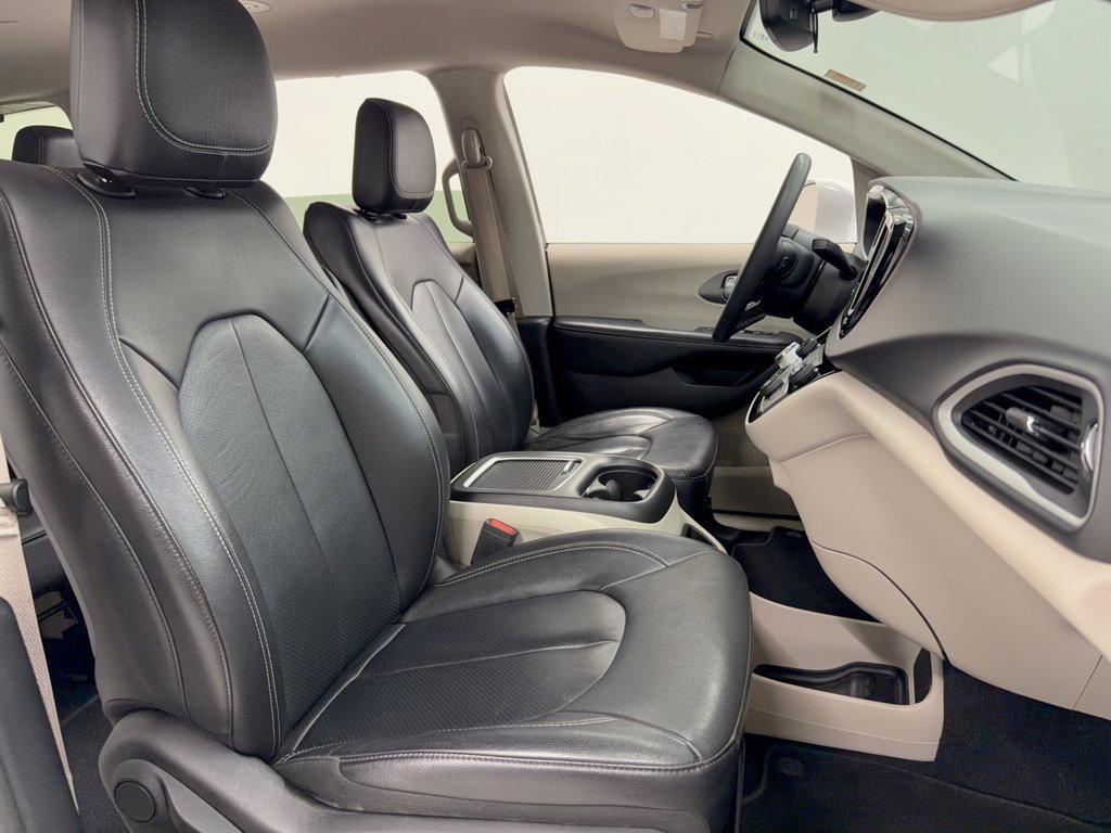 Used 2022 Chrysler Pacifica Touring-L FWD image 30