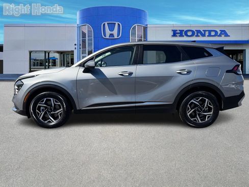 Used 2025 Kia Sportage LX image 3