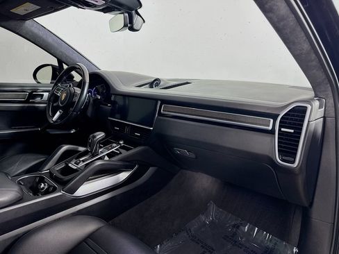 Used 2020 Porsche Cayenne Turbo AWD/4WD image 31