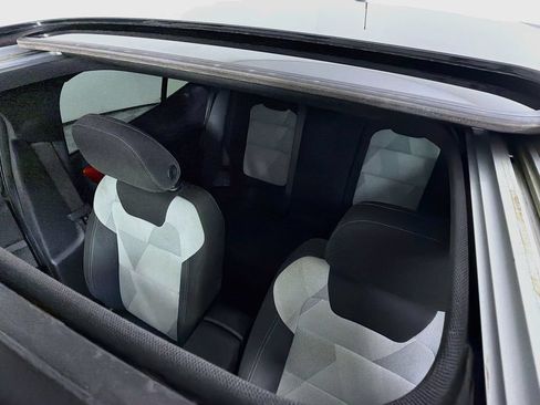Used 2025 Chevrolet Trax RS w/ Sunroof Package FWD image 17