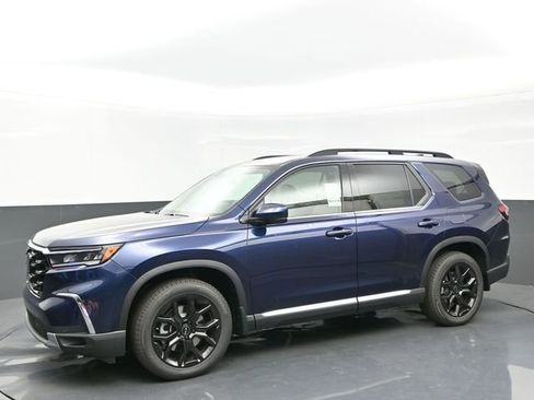 New 2025 Honda Pilot Touring image 2