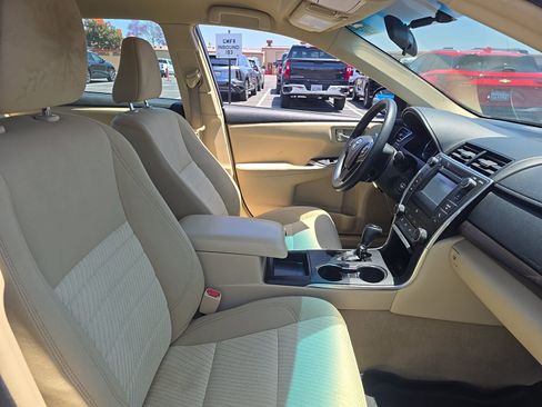 Used 2017 Toyota Camry LE FWD image 14
