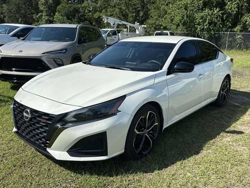 Used 2023 Nissan Altima 2.5 SR FWD image 15