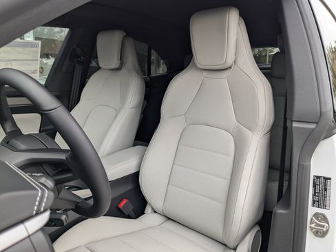 New 2025 Porsche Macan 4S Electric AWD/4WD image 6