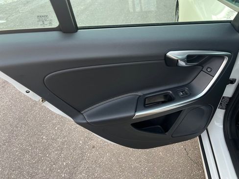 Used 2017 Volvo S60 T5 Dynamic image 13