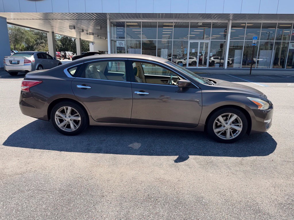 Used 2013 Nissan Altima 2.5 SV FWD image 2