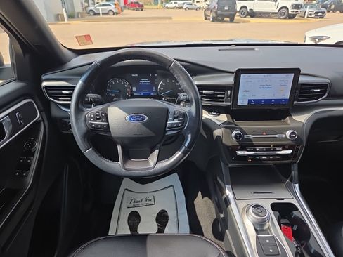 Used 2020 Ford Explorer XLT w/ Equipment Group 202A AWD/4WD image 26