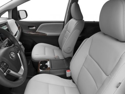 Used 2017 Toyota Sienna XLE w/ XLE Navigation Package AWD/4WD image 9
