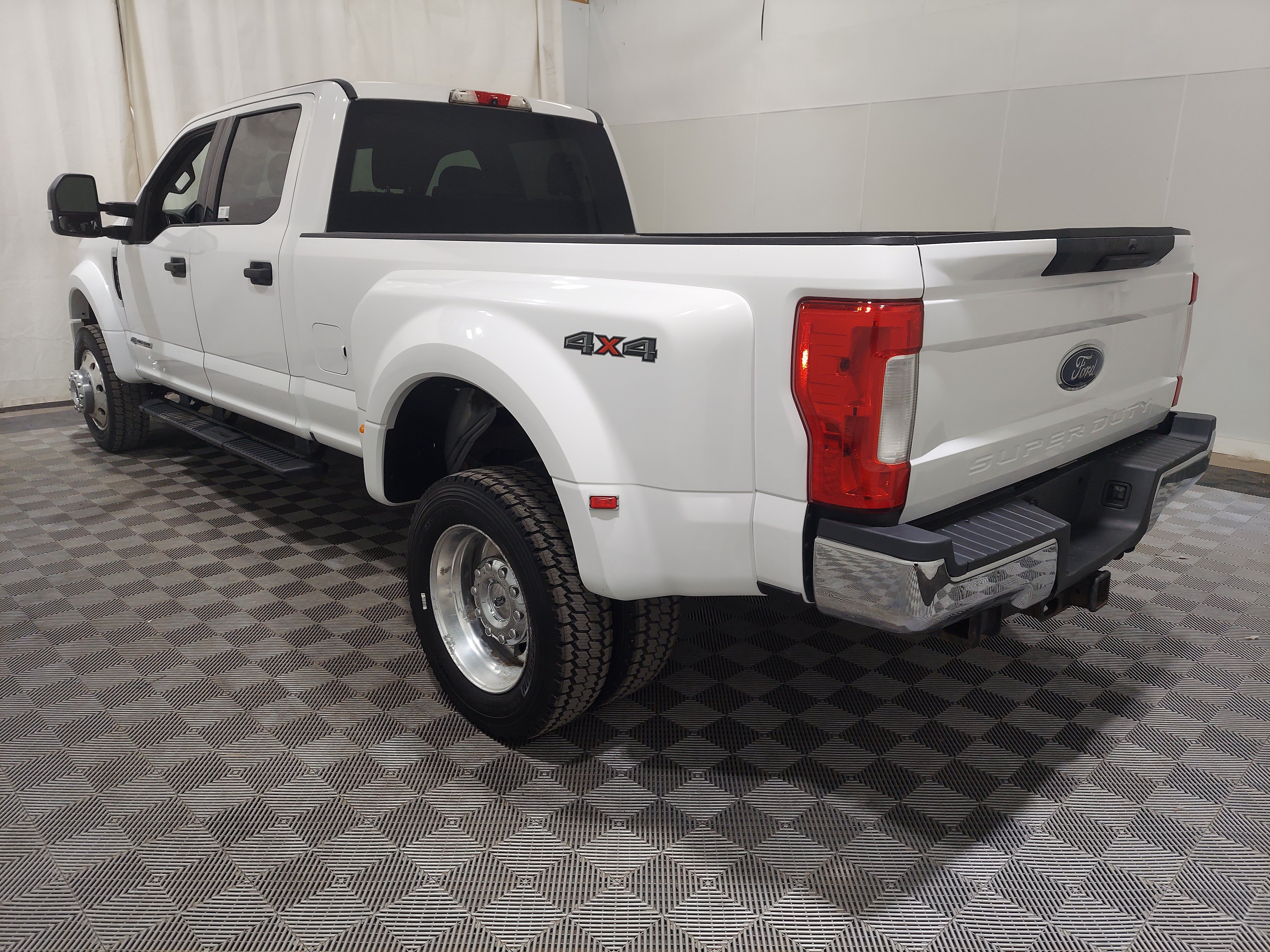 Used 2017 Ford F450 XLT AWD/4WD image 2