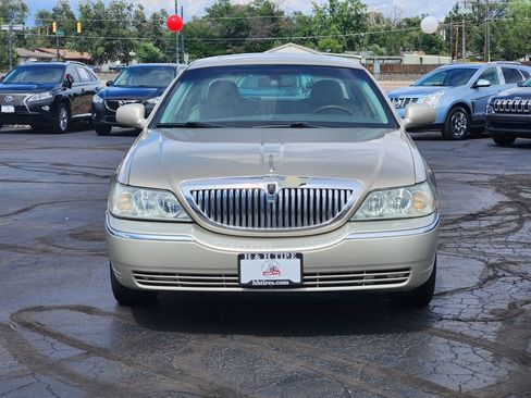 Used 2006 Lincoln Town Car Signature Limited RWD image 4
