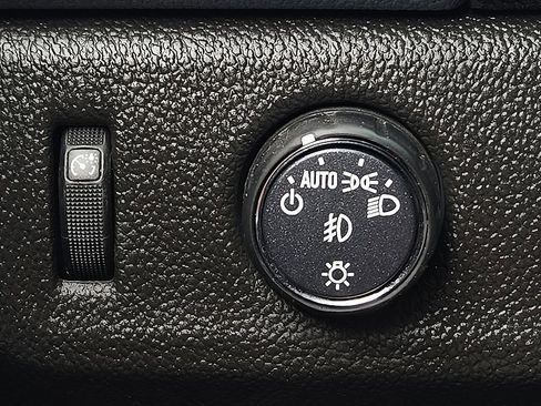 Used 2022 Chevrolet Colorado Z71 w/ Z71 Midnight Edition image 18