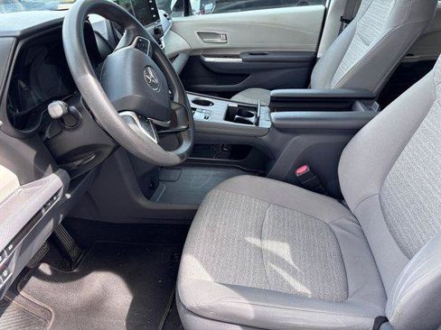 Used 2021 Toyota Sienna LE FWD image 8