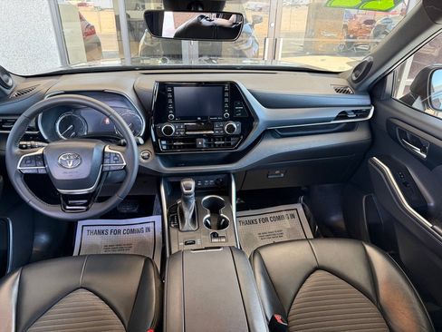 Used 2022 Toyota Highlander XSE FWD image 25