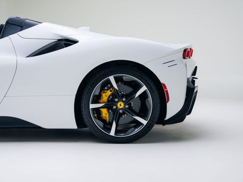 Used 2024 Ferrari SF90 Spider image 16