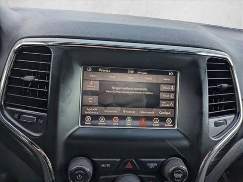 Used 2019 Jeep Grand Cherokee Laredo image 13