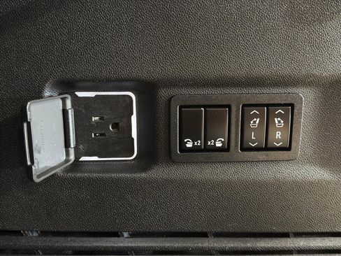 Used 2021 Chevrolet Suburban High Country AWD/4WD image 28