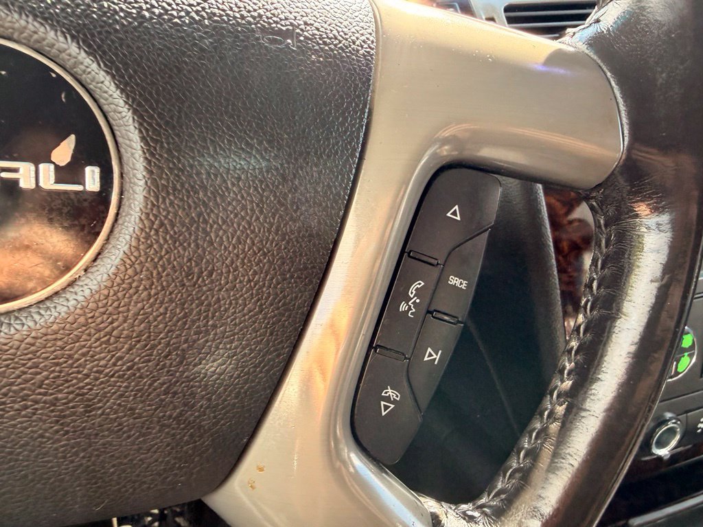 Used 2011 GMC Yukon XL Denali AWD/4WD image 38