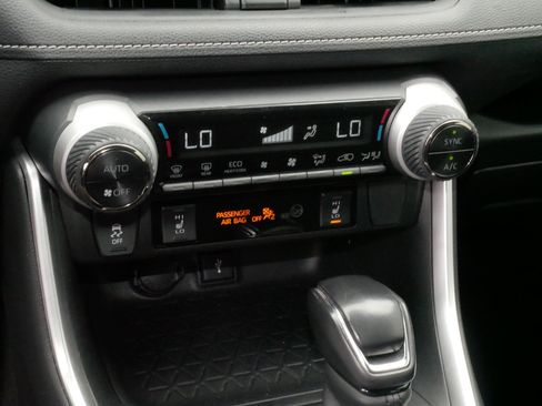 Certified 2021 Toyota RAV4 XLE w/ Convenience Package AWD/4WD image 23