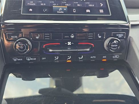 Used 2021 Jeep Grand Cherokee L Laredo AWD/4WD image 23