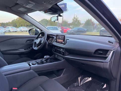 Used 2023 Nissan Rogue S image 21